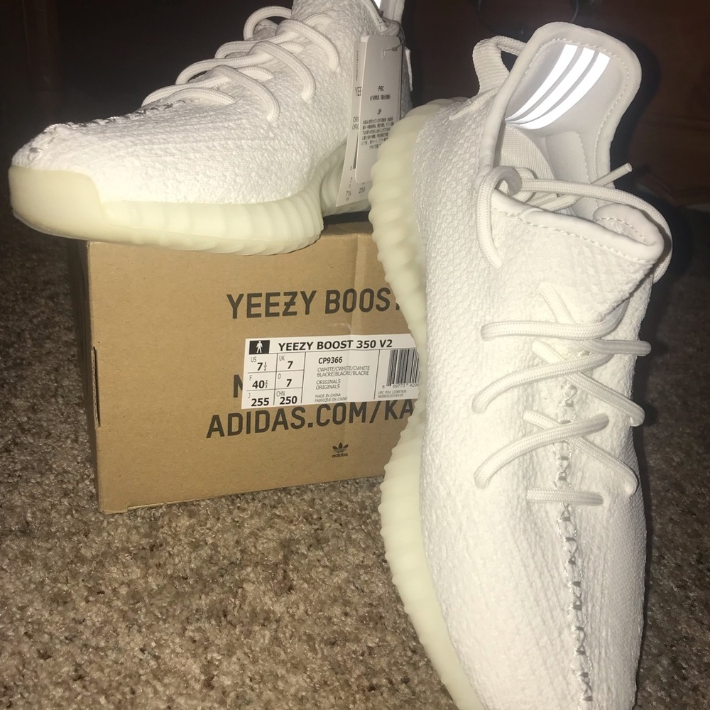 SOLD!! Yeezy 350 Boost Cream